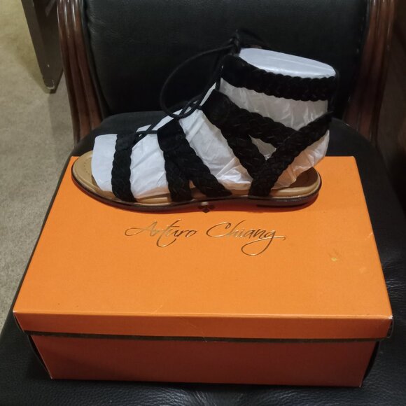 NWT/NIB Arturo Chiang Black suede leather lace up sandals Size 8M - Picture 2 of 4